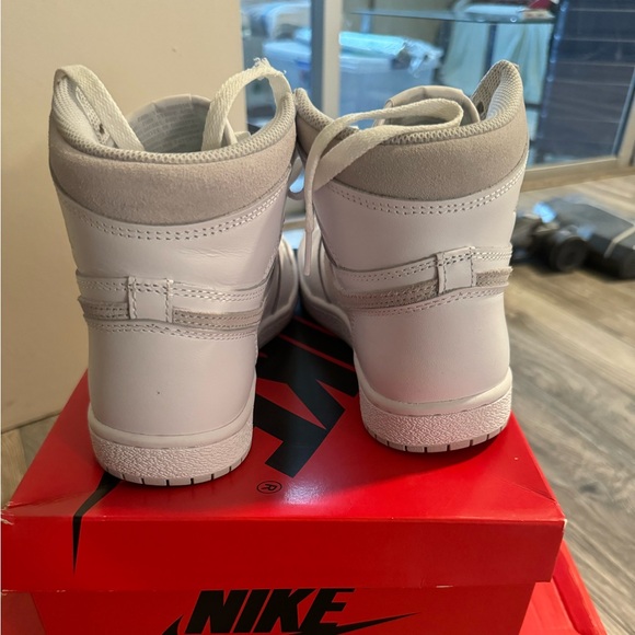 AIR JORDAN 1 RETRO HIGH '85
"Neutral Grey" size 6.5 MEN/ 8 WOMEN - Picture 6 of 14